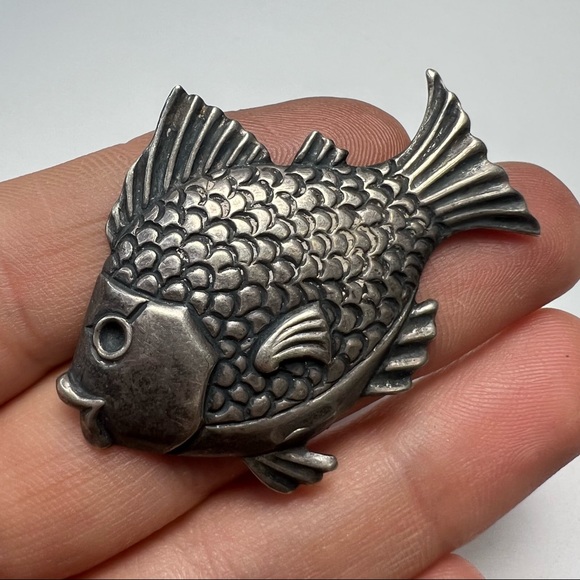 Sterling Silver Fish Pin 1.75 x 1.5" - Picture 1 of 4